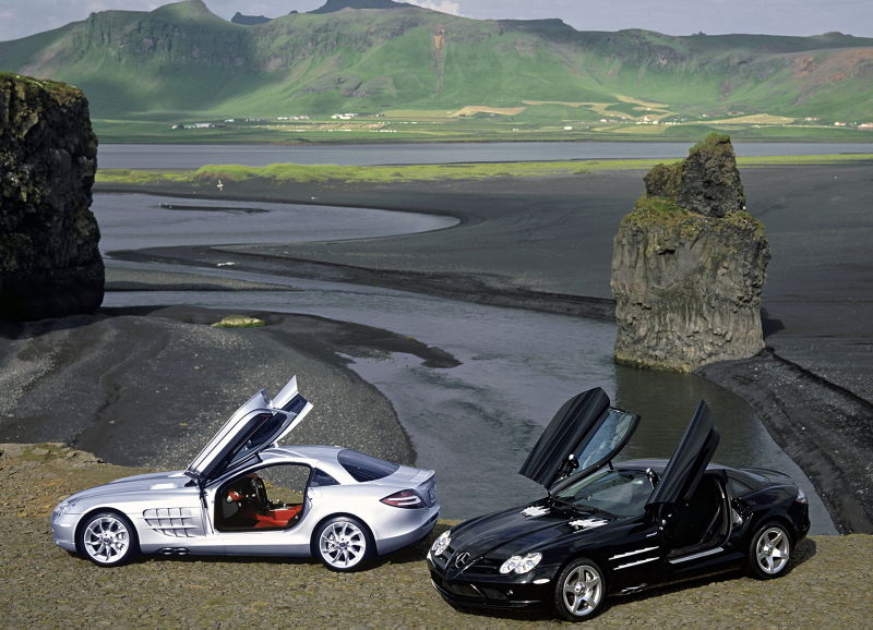 Illustration for article titled You Could Get the Mercedes-McLaren SLR on 18-Inch Wheels and It Is Blowing My Mind